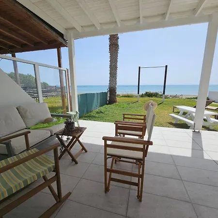 Ammos Beachfront Paradise * ラルナカ