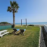 וילה Ammos Beachfront Paradise לרנקה