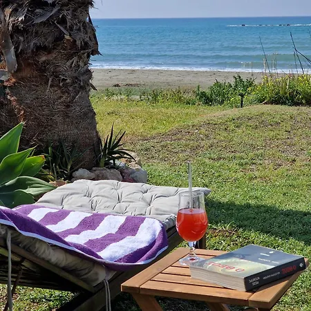 וילה Ammos Beachfront Paradise לרנקה