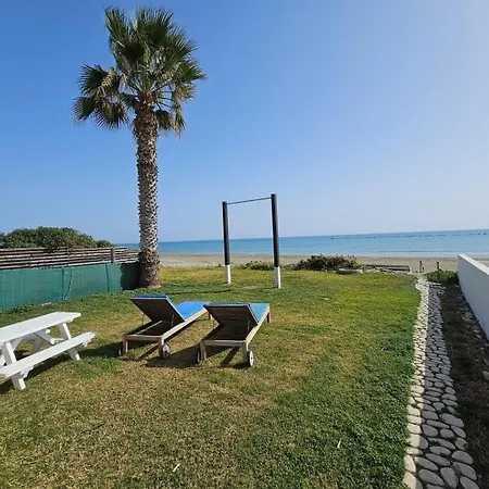 וילה Ammos Beachfront Paradise לרנקה