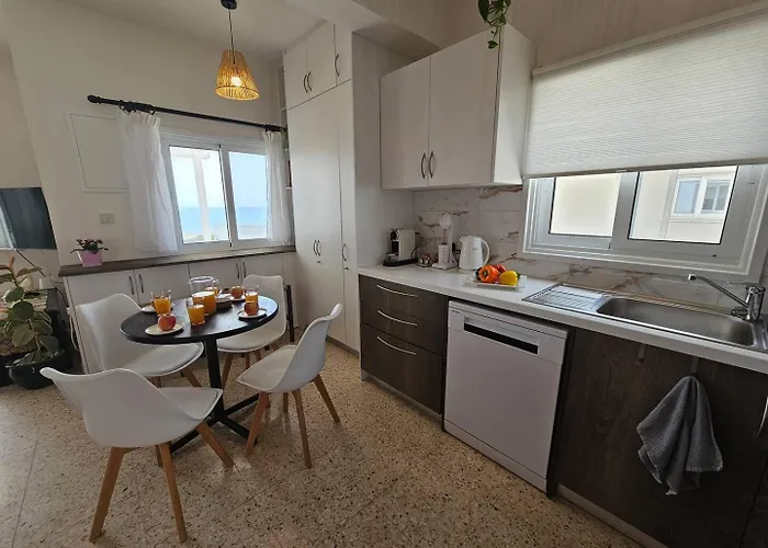 Ammos Beachfront Paradise * Lárnaca